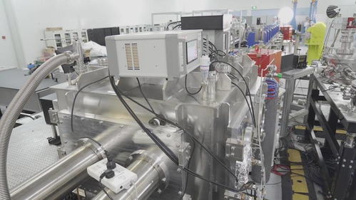 自然封面文章 上海光機所小型化自由電子激光研究引領光電子器件革命